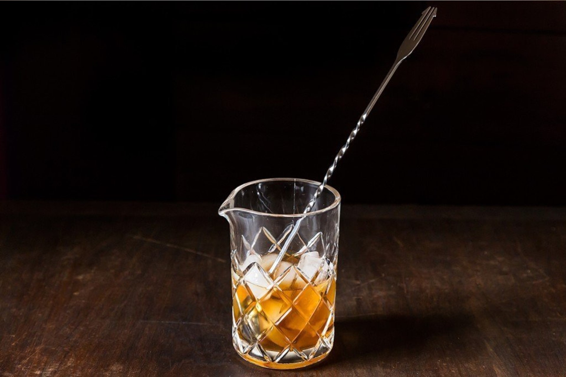 Mixologists Cocktail Mixing Glass — view 2